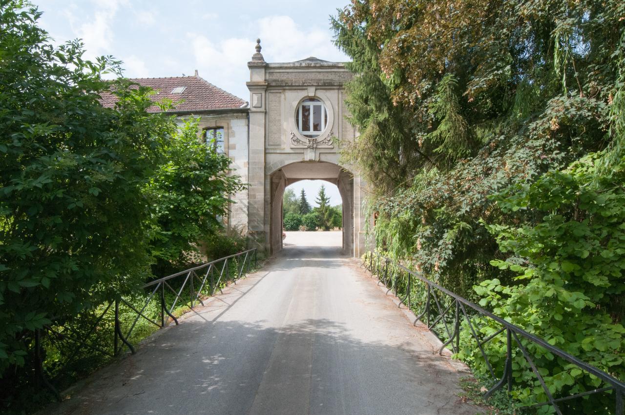 Bed and Breakfast La Janenquelle Sarry  Exterior foto