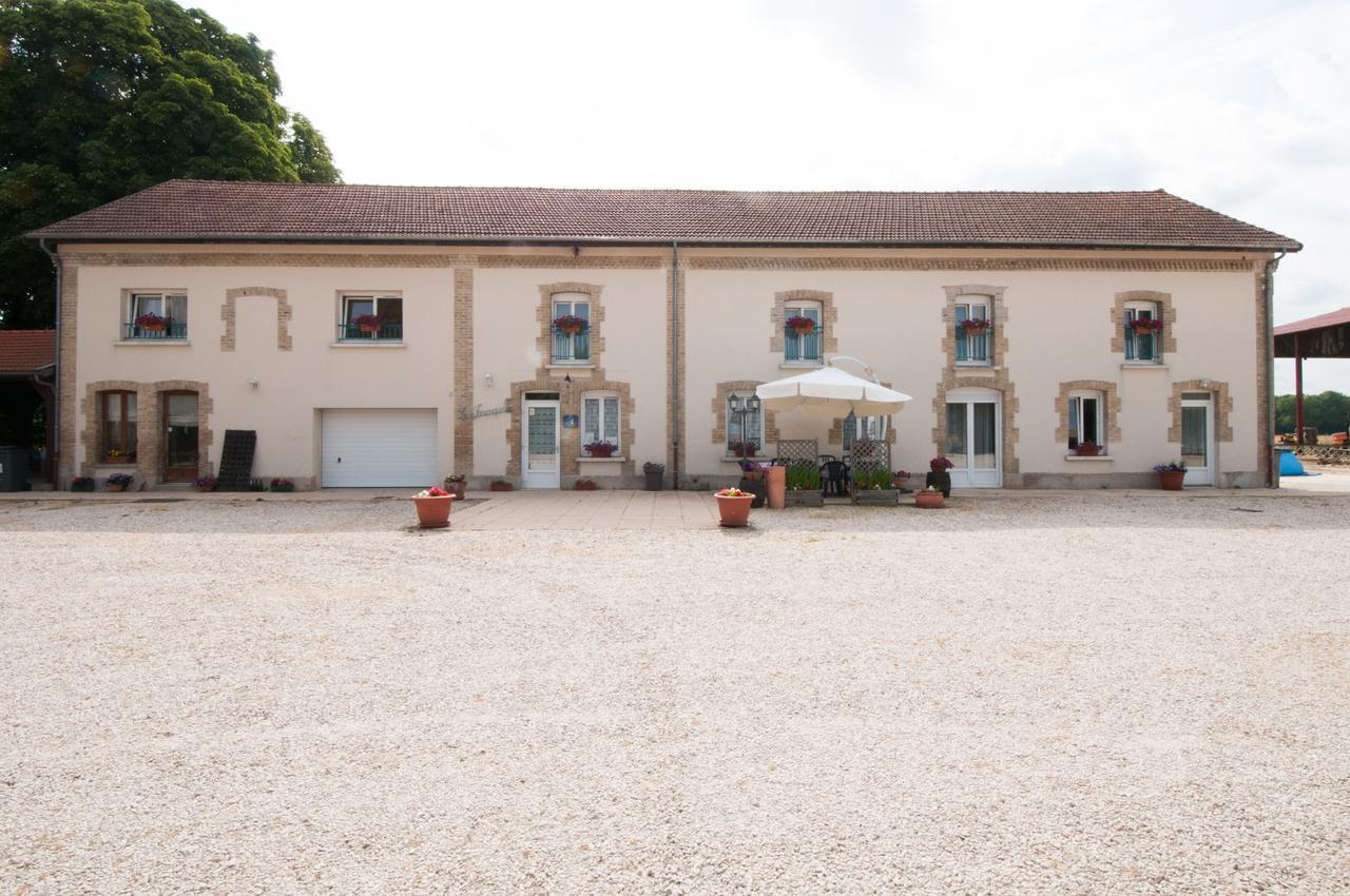 Bed and Breakfast La Janenquelle Sarry  Exterior foto